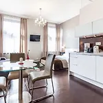 Dluga 27
